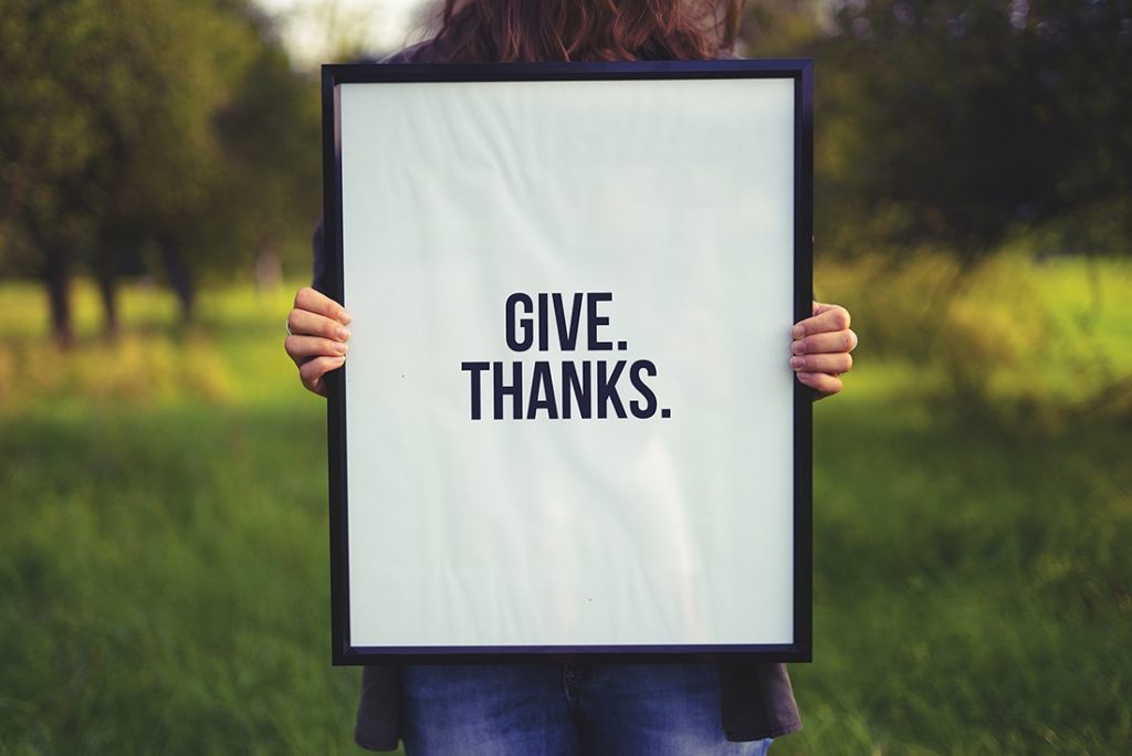 picture of the words "give thanks"